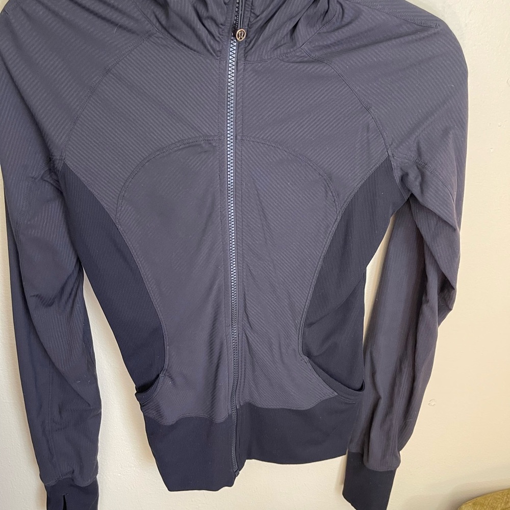 ✿ LuluLemon Reversible Jacket ✿ - Picture 2 of 6